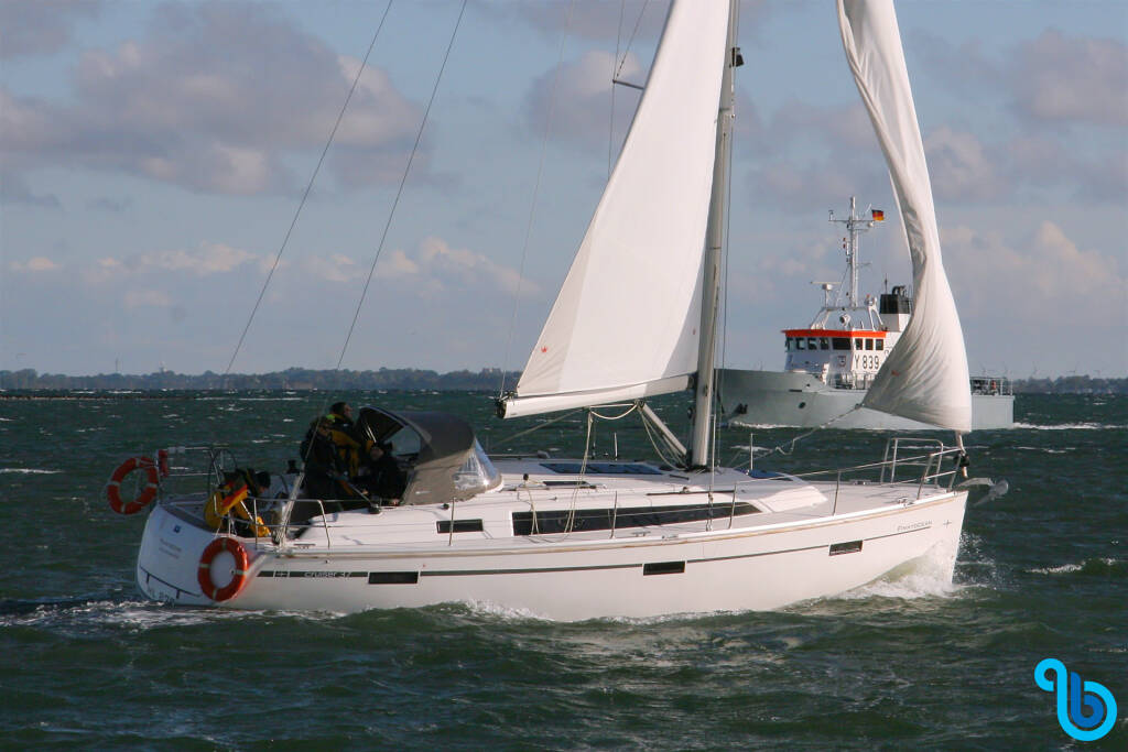 Bavaria Cruiser 37, 