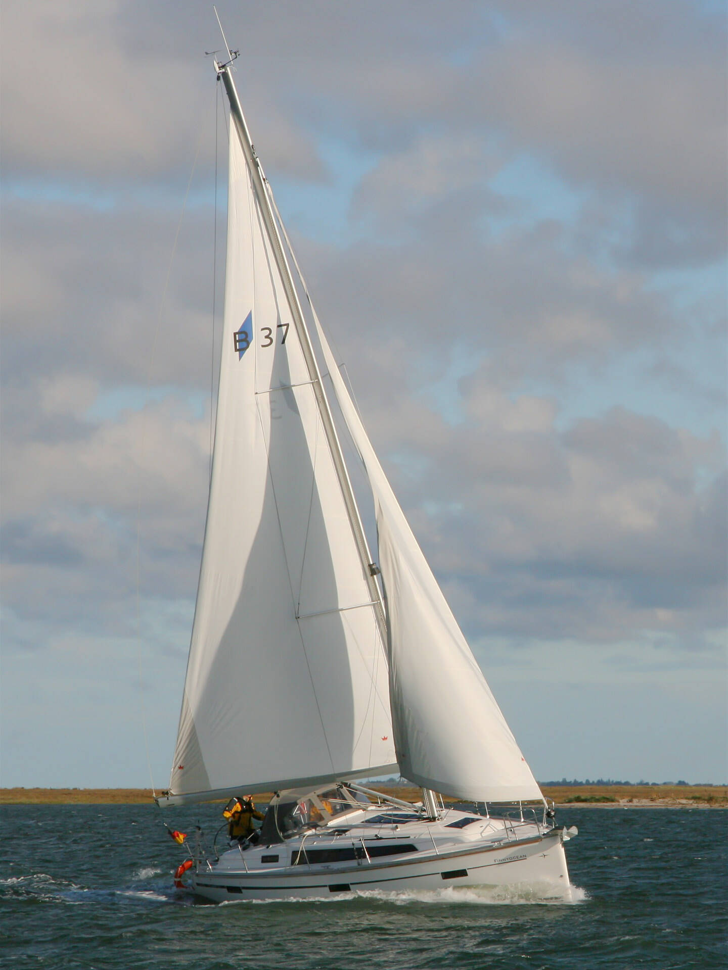 Bavaria Cruiser 37, 