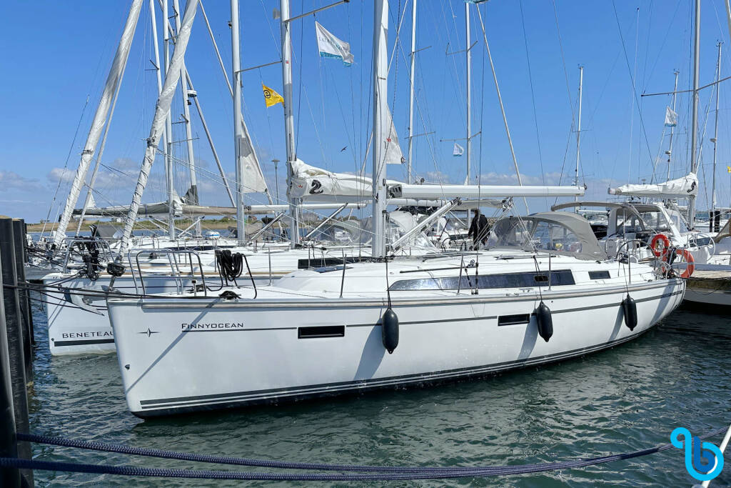 Bavaria Cruiser 37, 