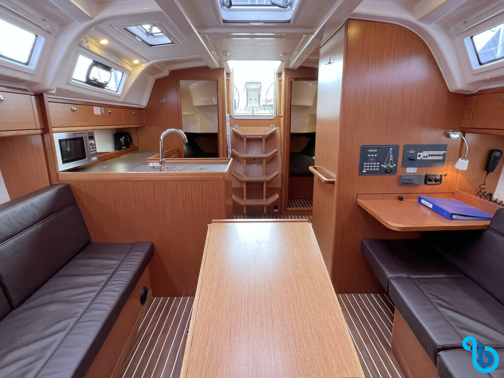 Bavaria Cruiser 37, 