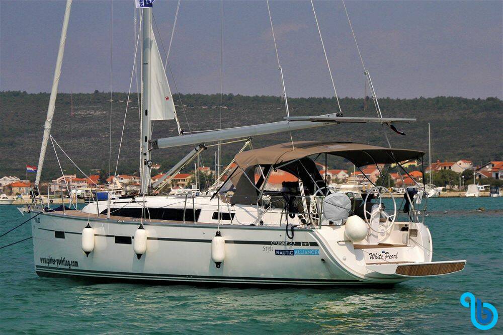 Bavaria Cruiser 37, WHITE PEARL