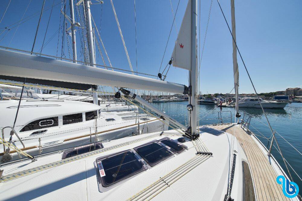 Bavaria Cruiser 37, WHITE PEARL