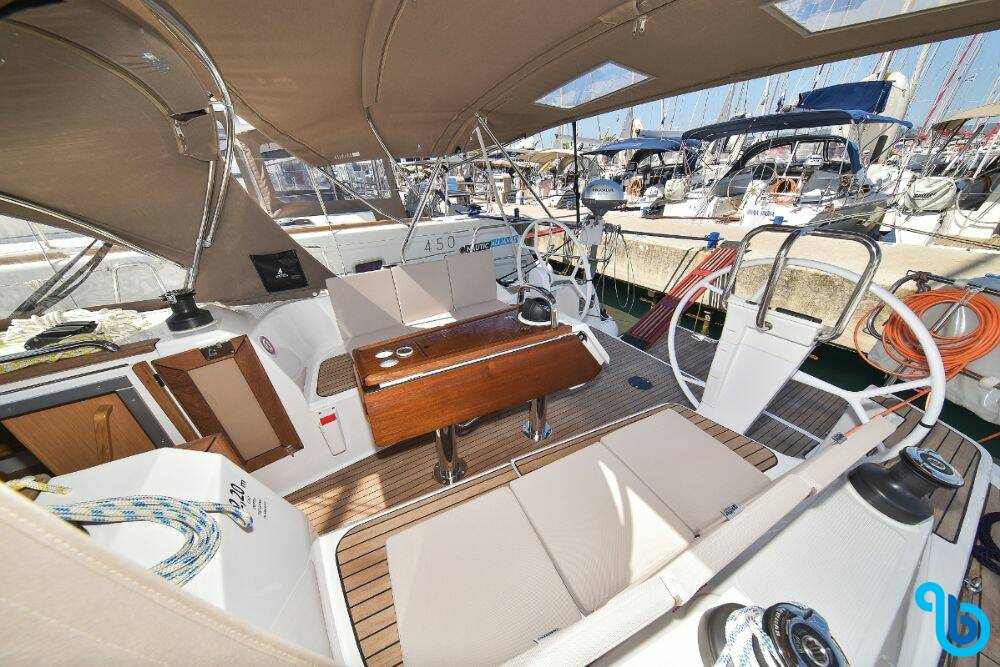 Bavaria Cruiser 37, WHITE PEARL