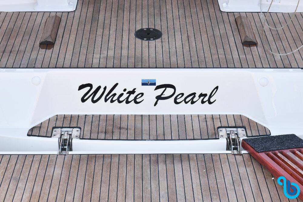 Bavaria Cruiser 37, WHITE PEARL