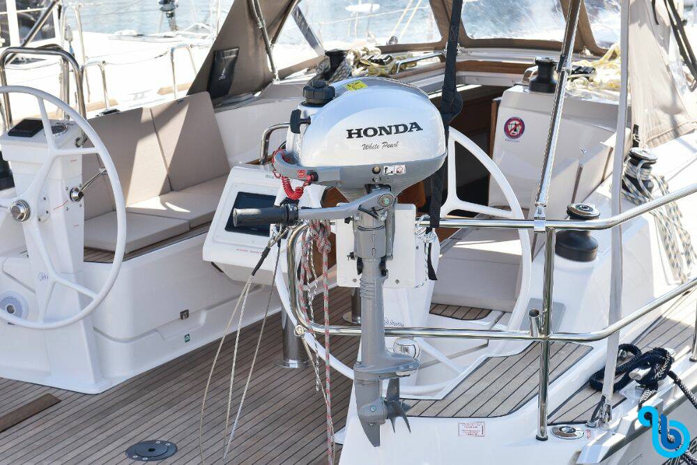 Bavaria Cruiser 37, WHITE PEARL