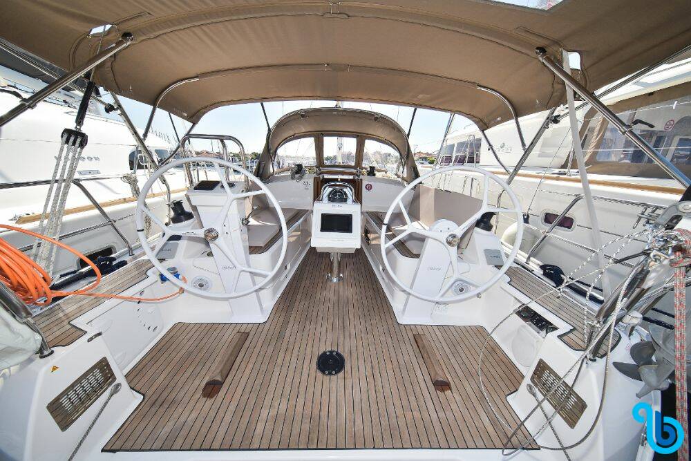 Bavaria Cruiser 37, WHITE PEARL