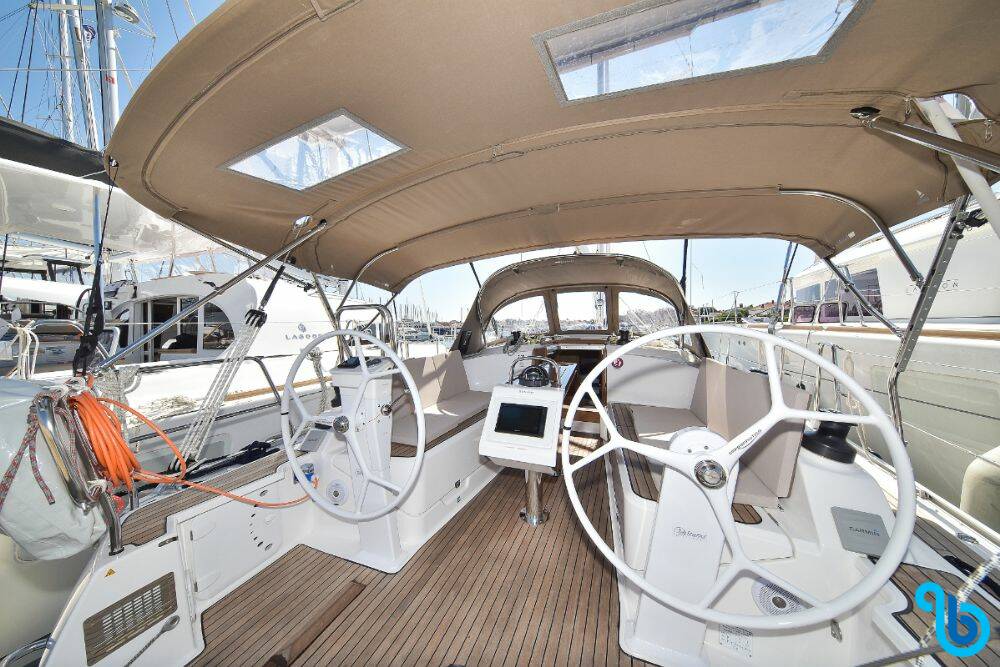 Bavaria Cruiser 37, WHITE PEARL