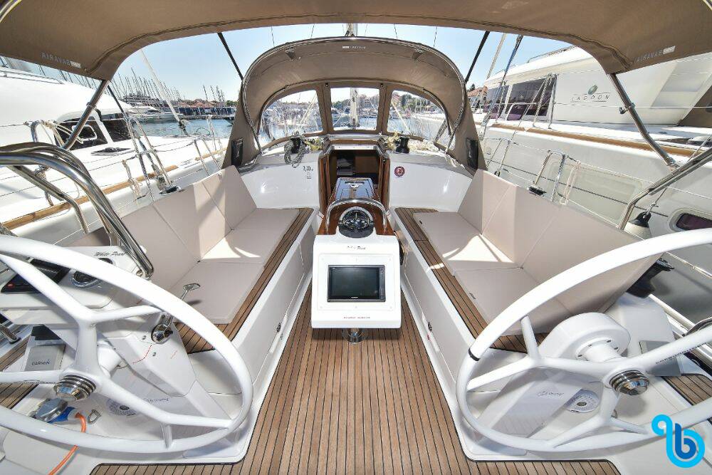 Bavaria Cruiser 37, WHITE PEARL