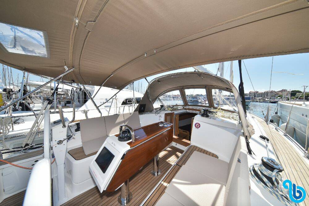 Bavaria Cruiser 37, WHITE PEARL