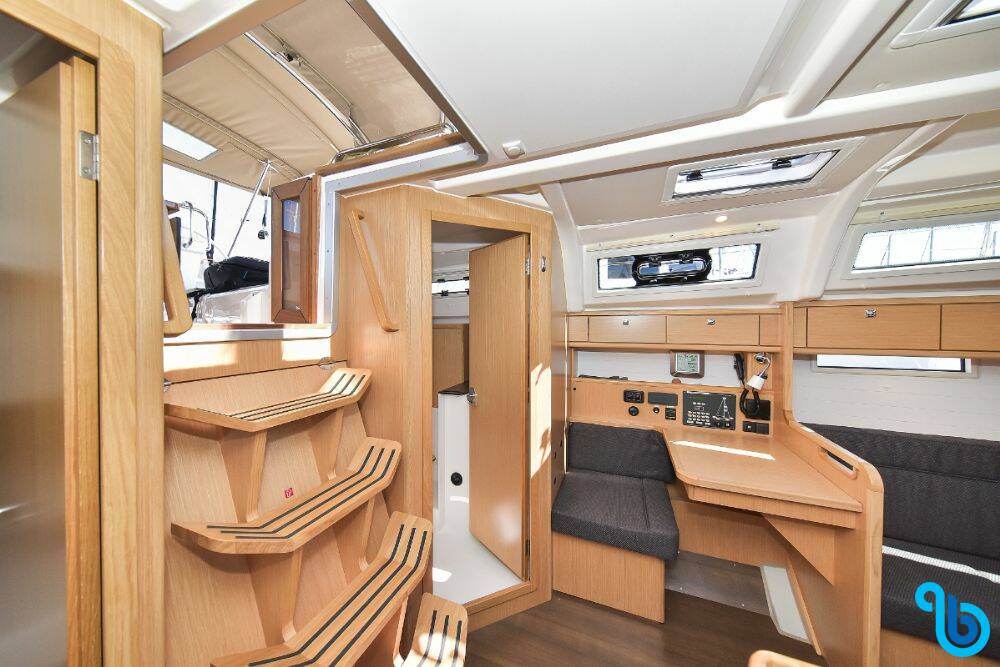 Bavaria Cruiser 37, WHITE PEARL