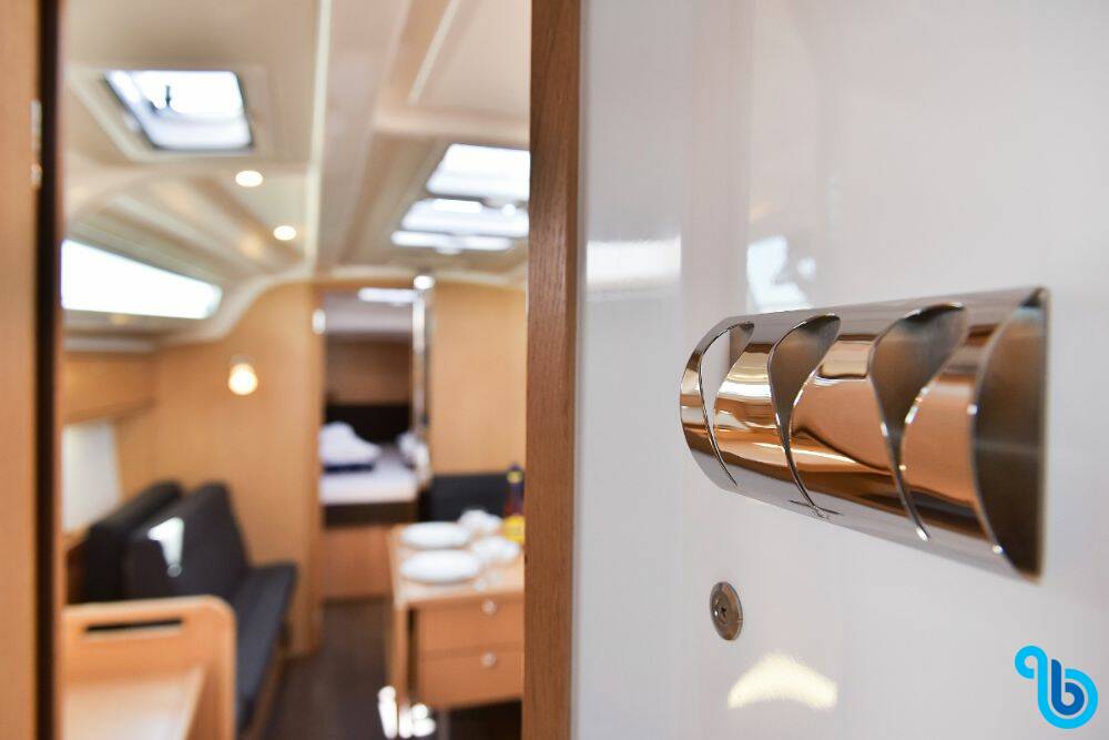 Bavaria Cruiser 37, WHITE PEARL