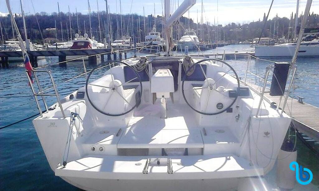 Dufour 310 GL, Apolonia