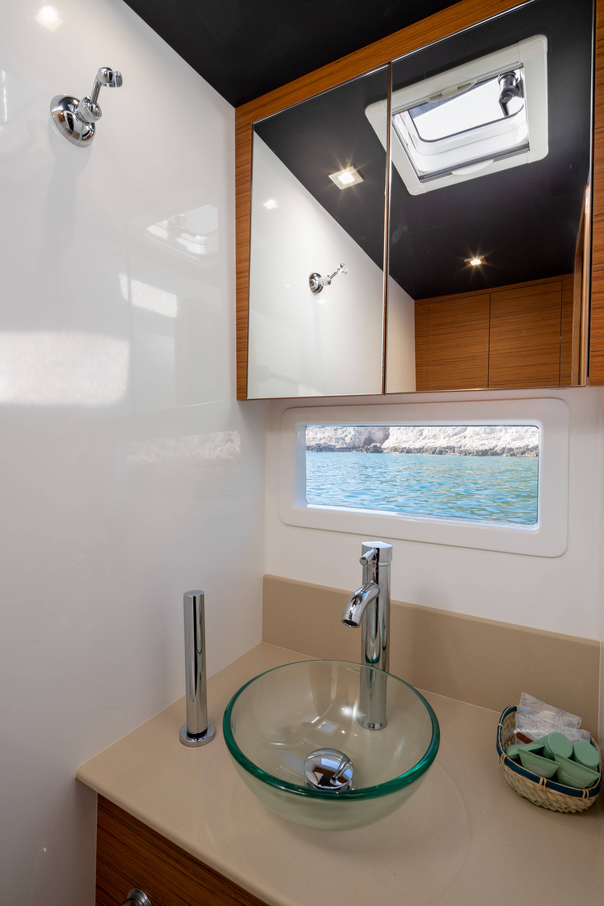 Dufour 48 Catamaran, LER 