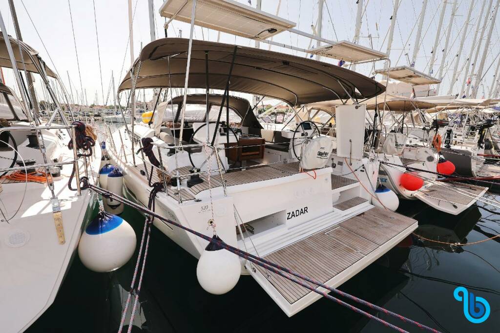 Dufour 520 GL, LUNA 77