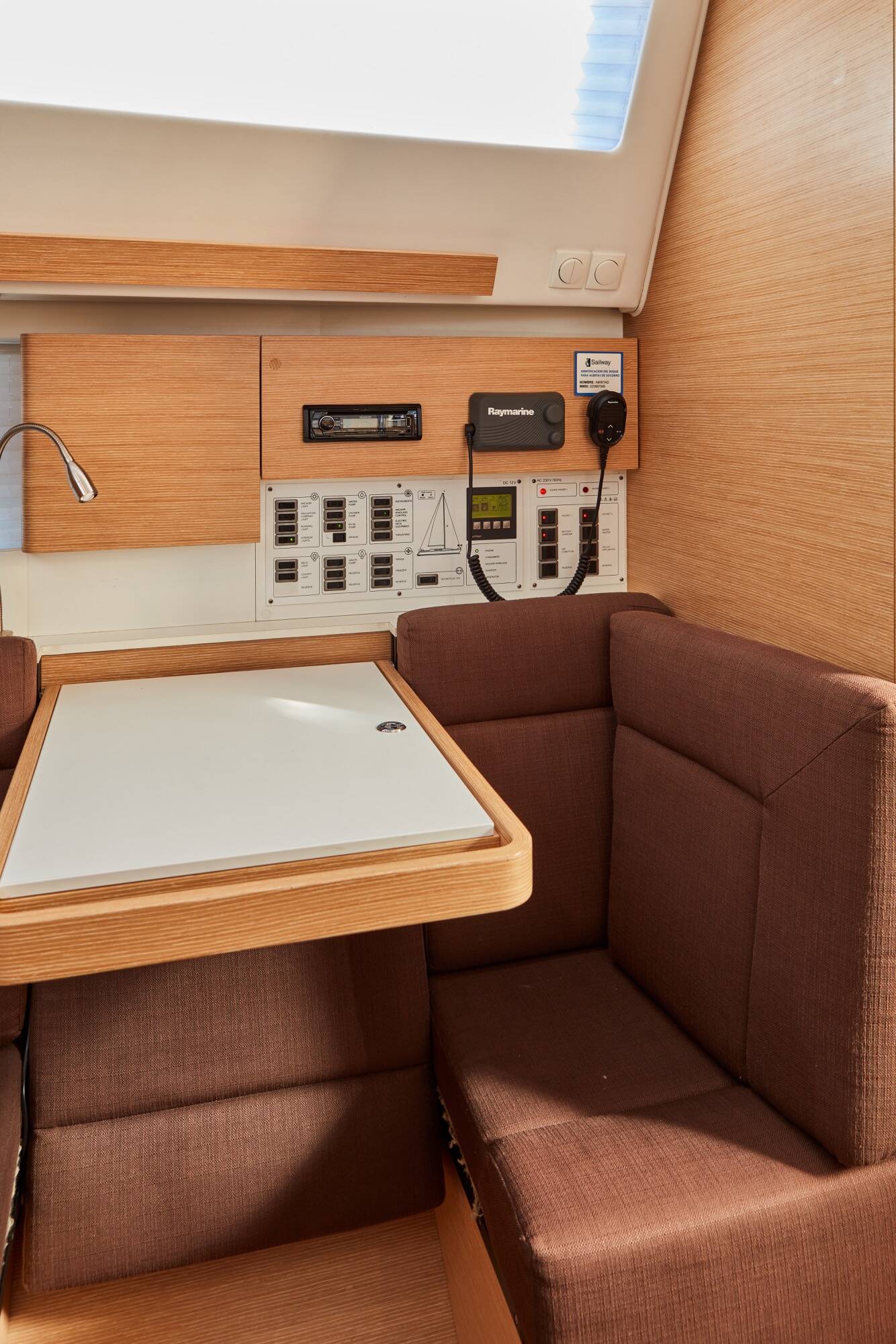 Elan Impression 40, AMISTAD