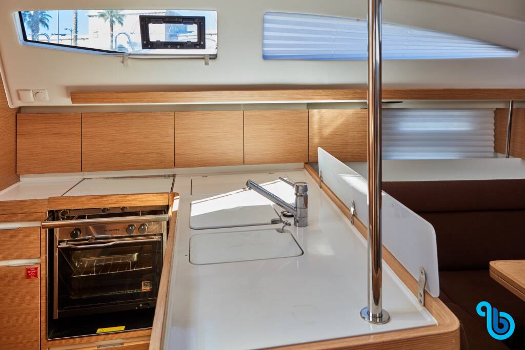 Elan Impression 40, AMISTAD