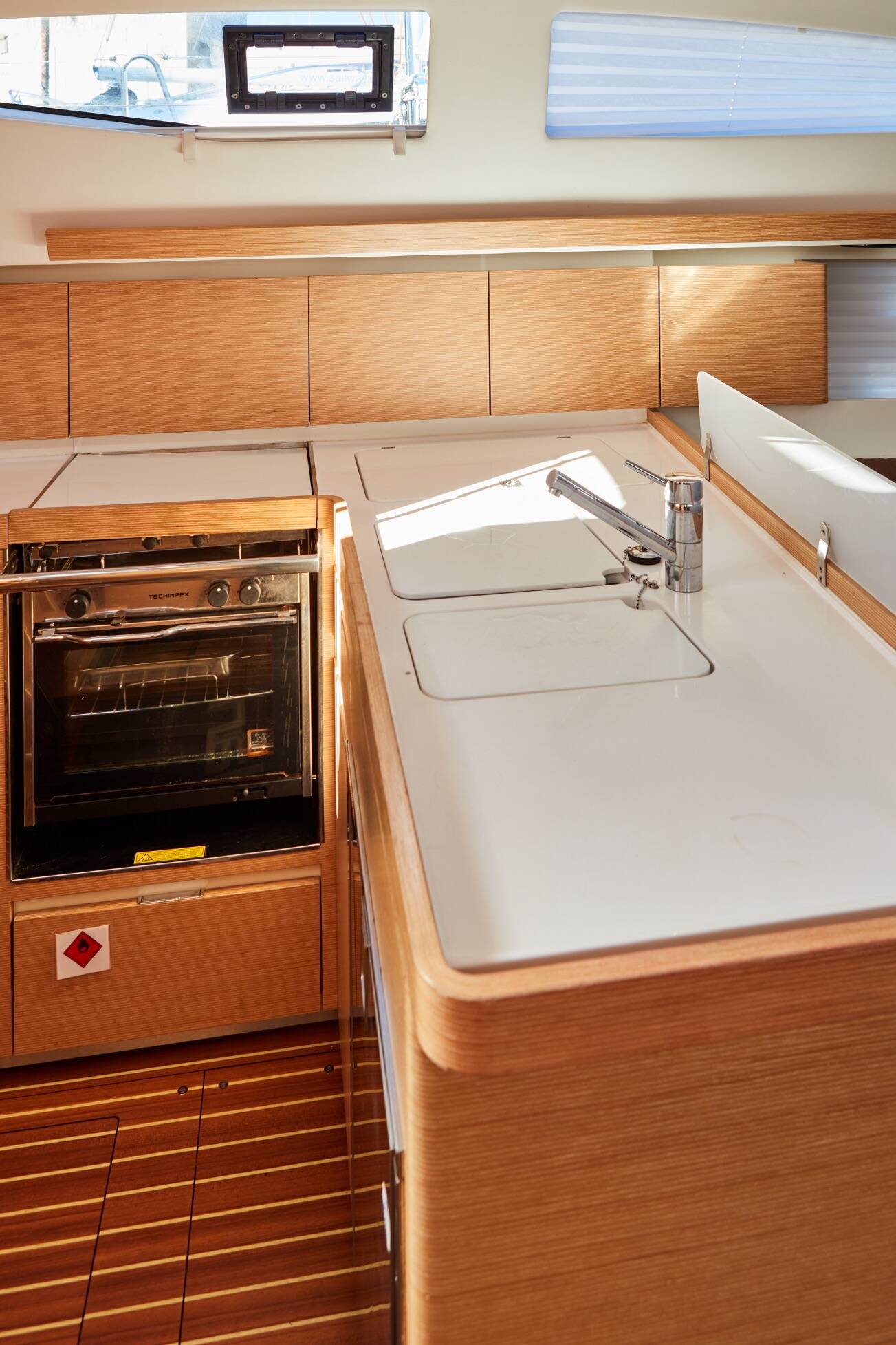 Elan Impression 40, AMISTAD