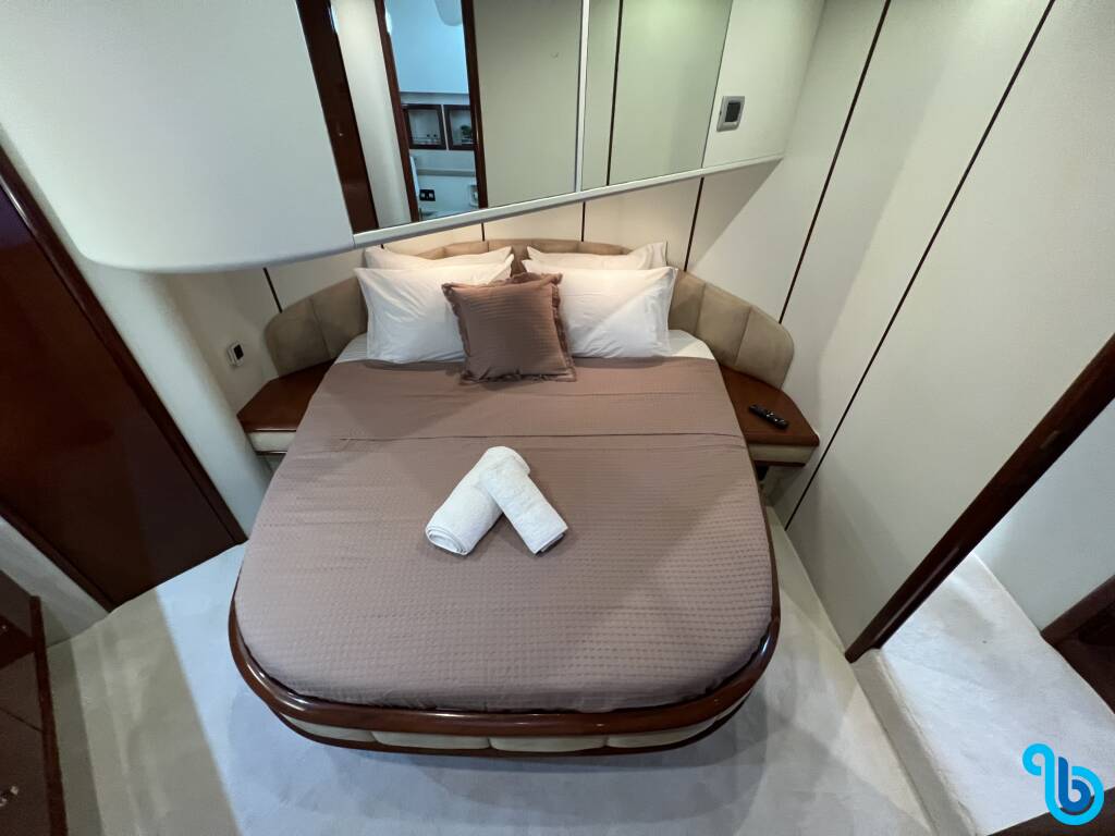 Fairline Squadron 52, Bliss