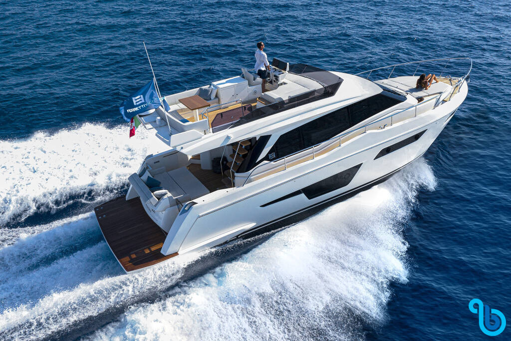 Ferretti Yachts 500, 