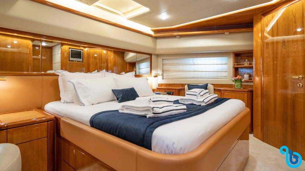 Ferretti Yachts 880, Estia YI