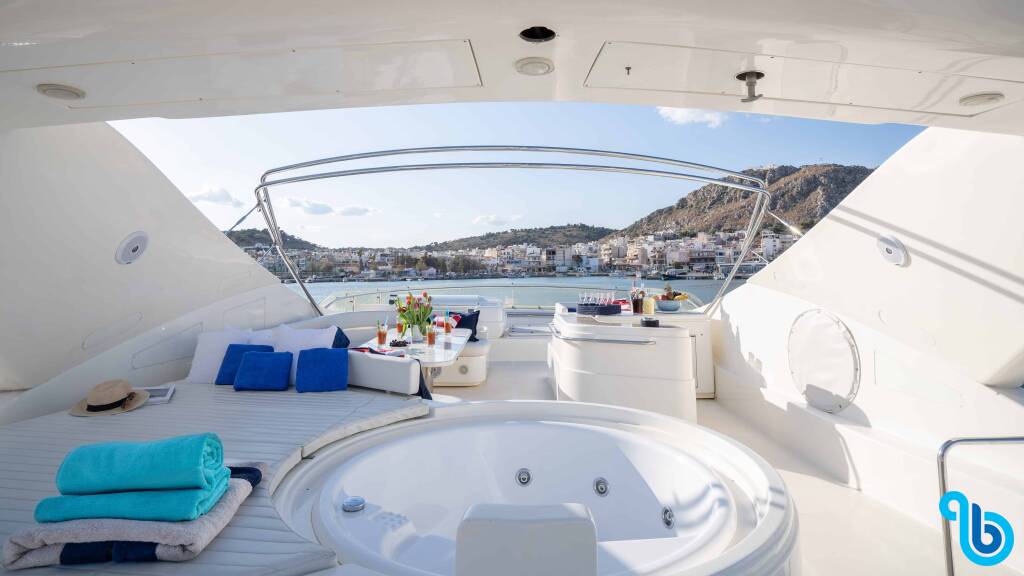 Ferretti Yachts 880, Estia YI