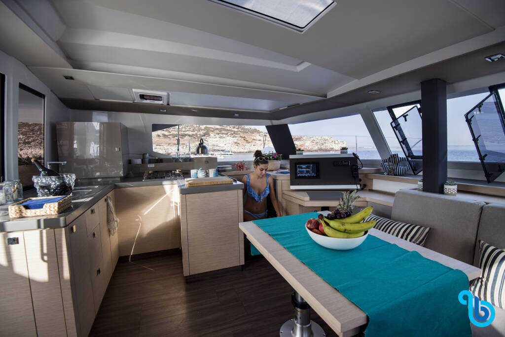 Fountaine Pajot Astréa 42, Astrea (watermaker+generator)