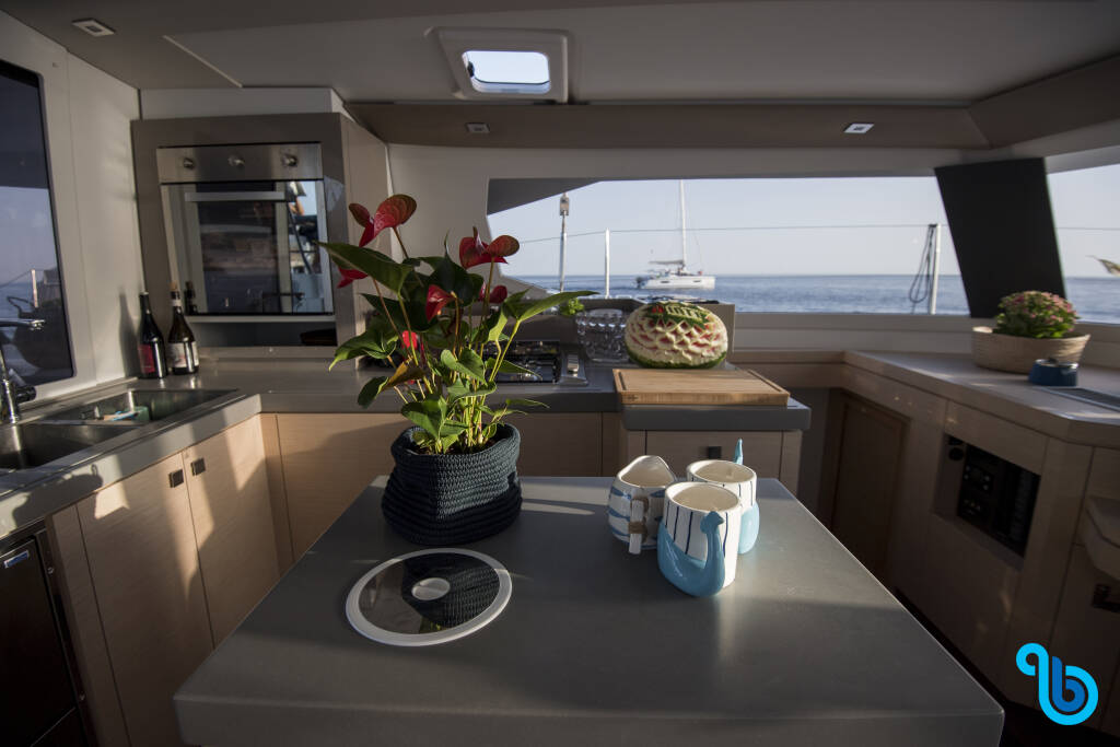 Fountaine Pajot Astréa 42, Astrea (watermaker+generator)