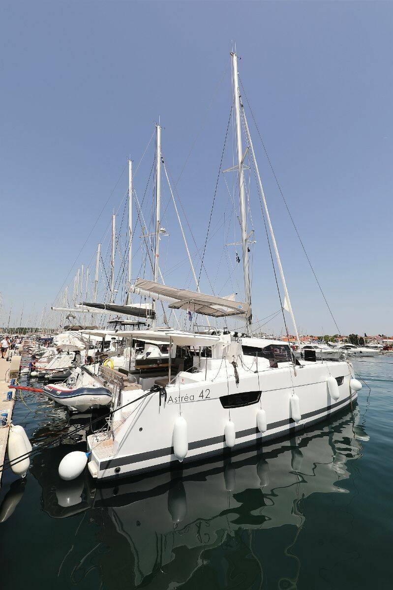 Fountaine Pajot Astrea 42, BELLA V