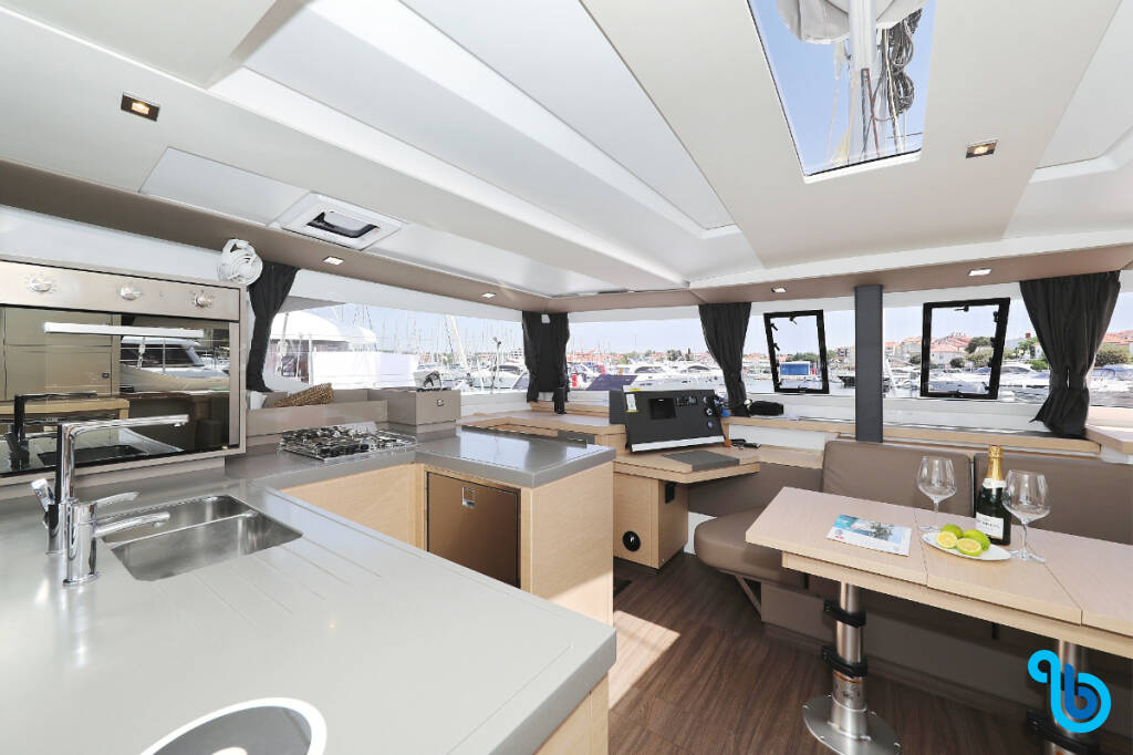 Fountaine Pajot Astrea 42, BELLA V