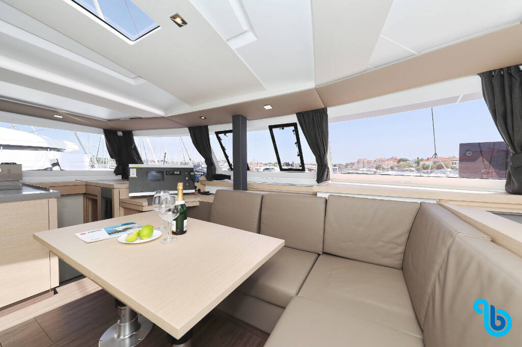 Fountaine Pajot Astrea 42, BELLA V