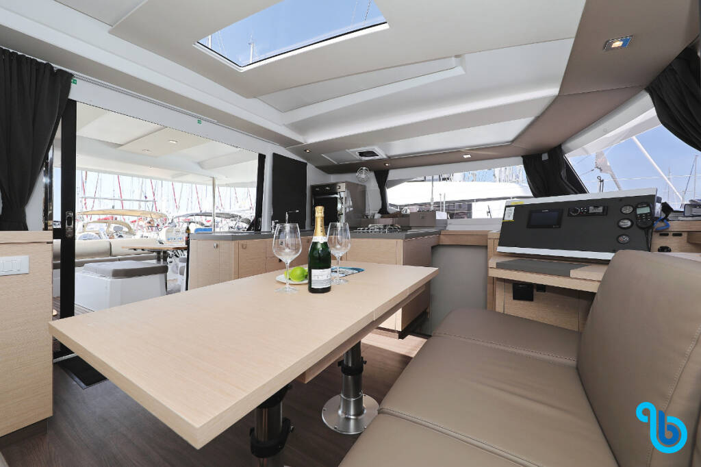 Fountaine Pajot Astrea 42, BELLA V