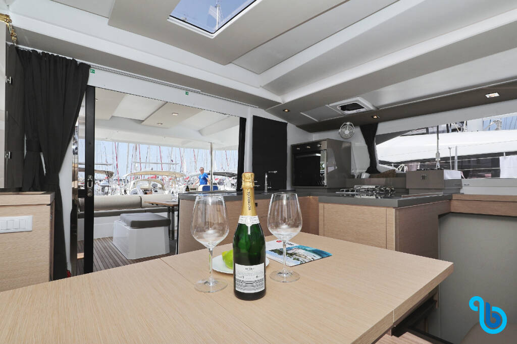 Fountaine Pajot Astrea 42, BELLA V