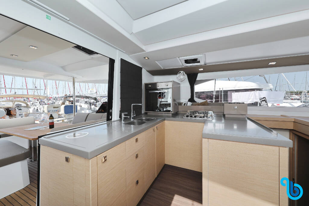 Fountaine Pajot Astrea 42, BELLA V