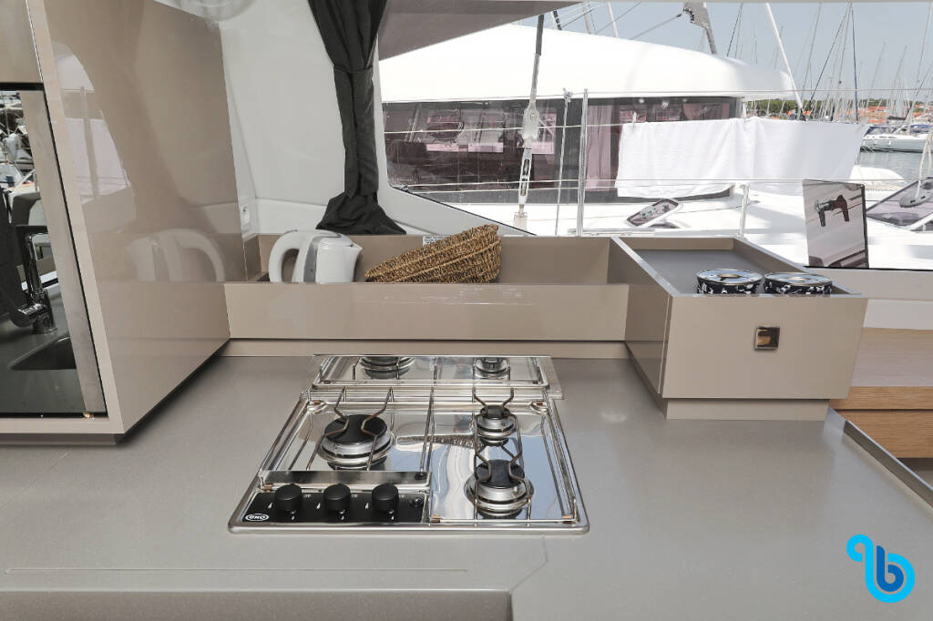 Fountaine Pajot Astrea 42, BELLA V