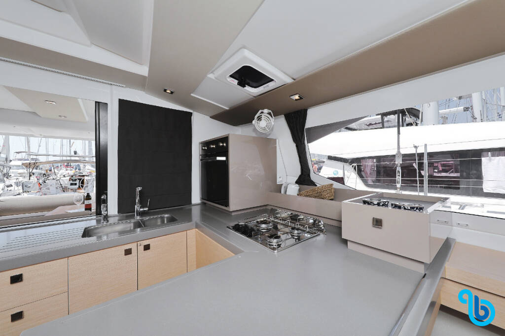 Fountaine Pajot Astrea 42, BELLA V