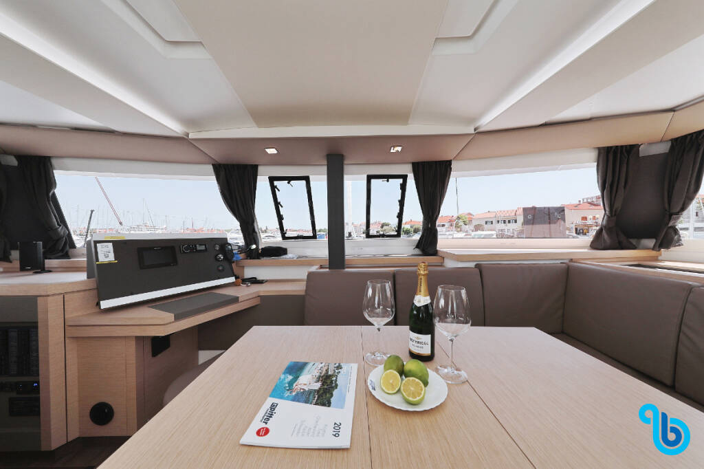 Fountaine Pajot Astrea 42, BELLA V