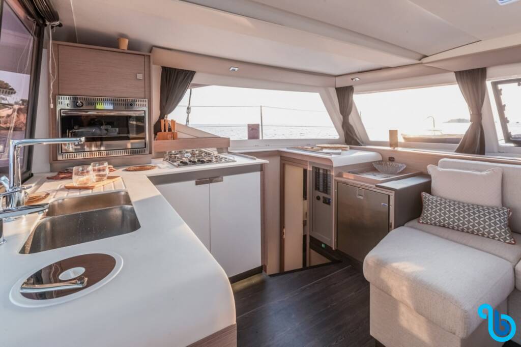 Fountaine Pajot Isla 40, Ares X