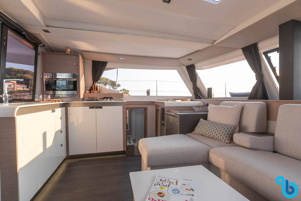 Fountaine Pajot Isla 40, Vidar