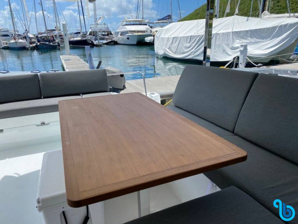 Fountaine Pajot Isla 40, Firefly