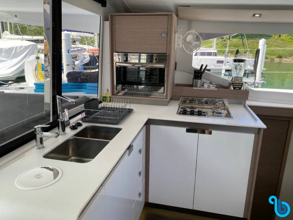 Fountaine Pajot Isla 40, Firefly