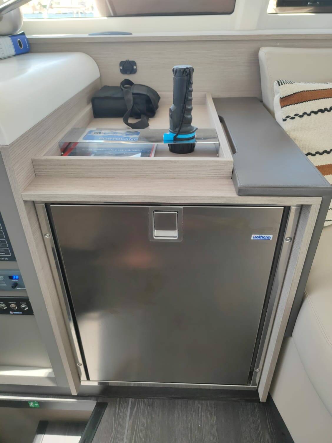 Fountaine Pajot Isla 40, Isla (Wm+Solar Pan)