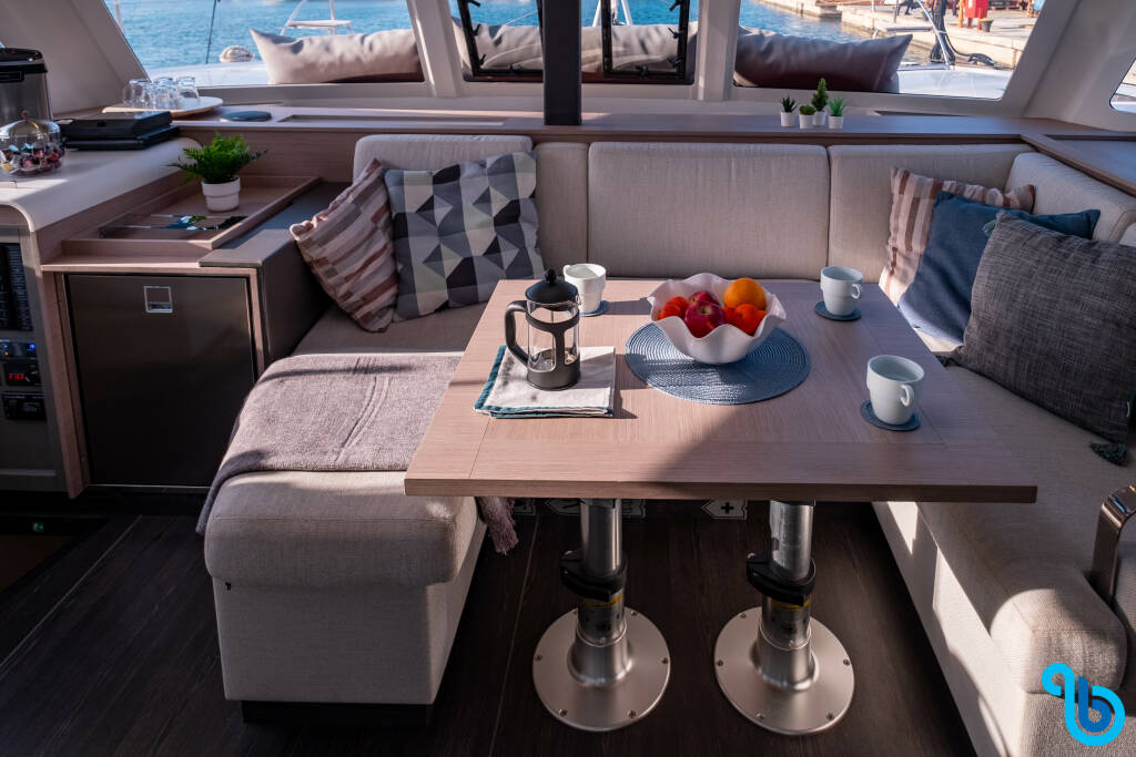 Fountaine Pajot Isla 40, Artemis