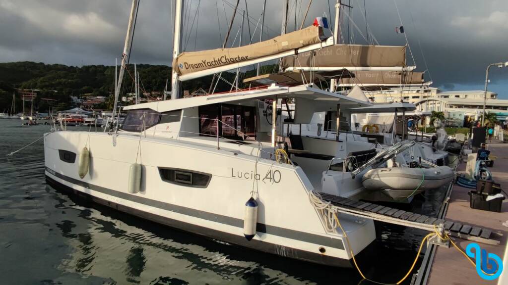 Fountaine Pajot Lucia 40, HARFANG **