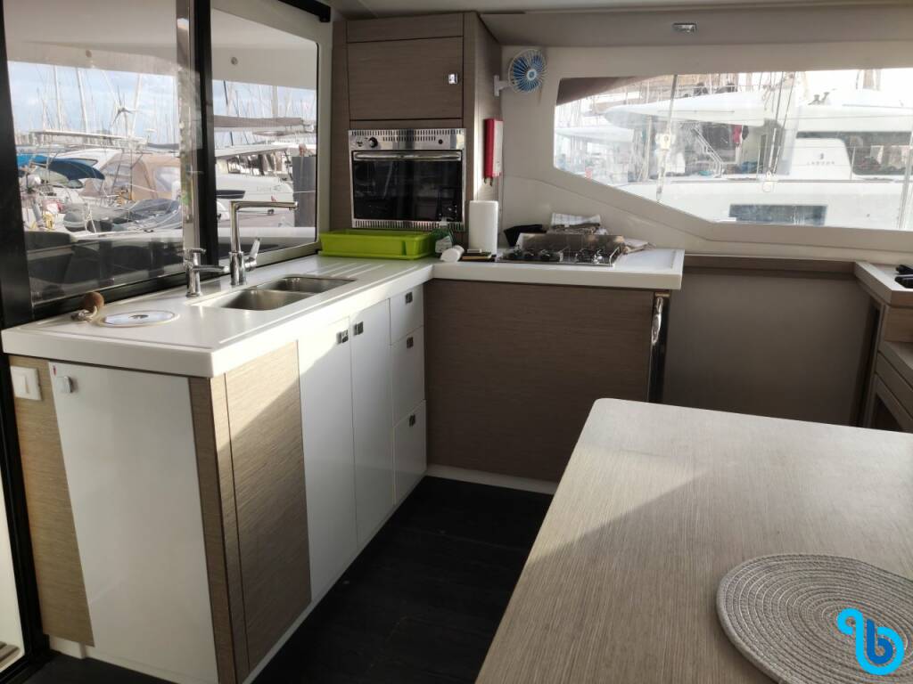 Fountaine Pajot Lucia 40, HARFANG **