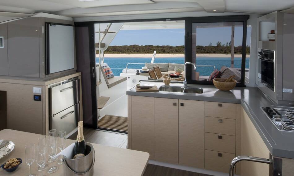 Fountaine Pajot Lucia 40, VAHEVALA 