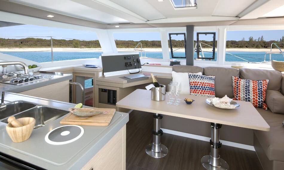 Fountaine Pajot Lucia 40, VAHEVALA 