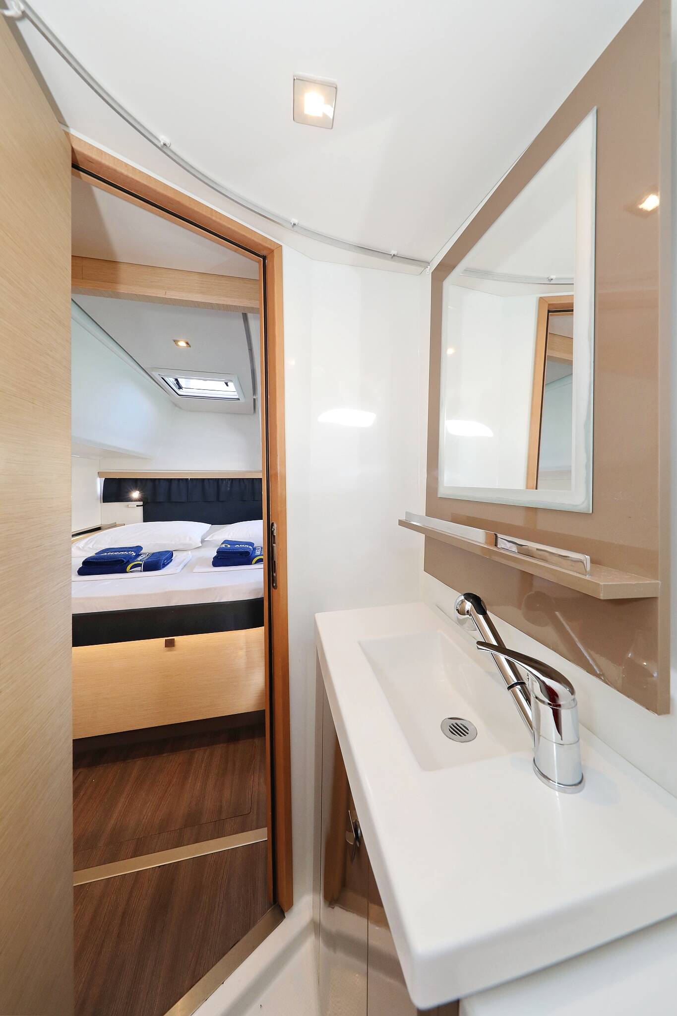 Fountaine Pajot Lucia 40, WHY NOT