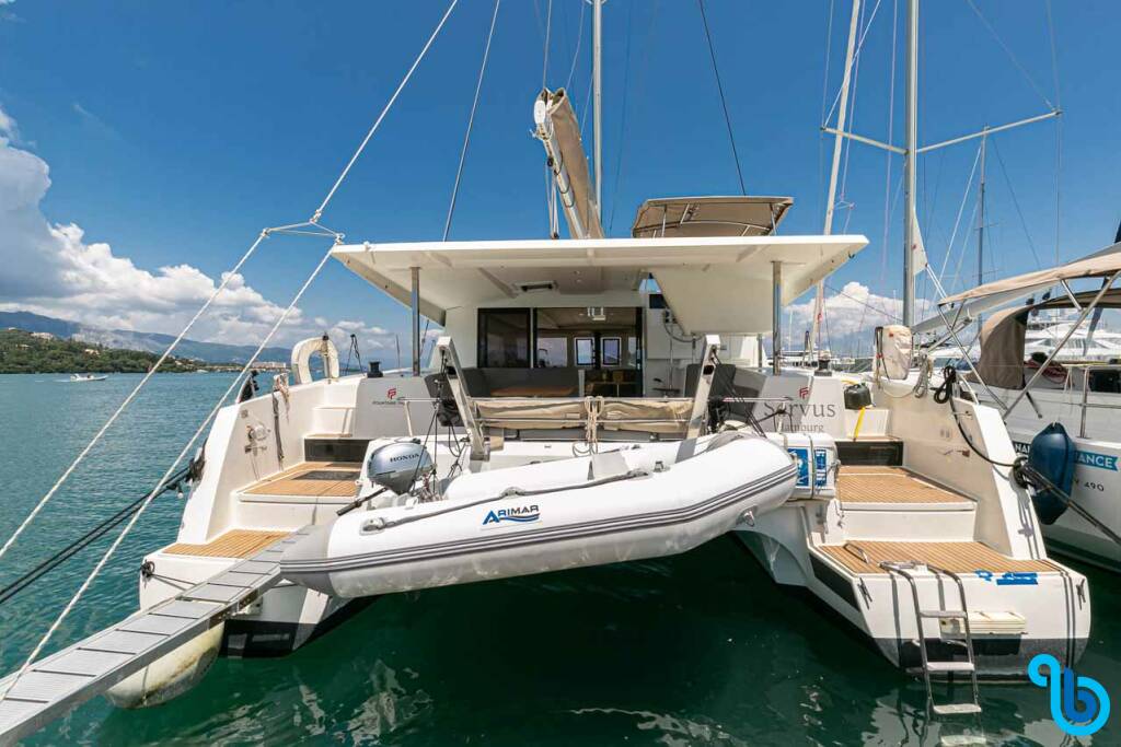 Fountaine Pajot Lucia 40, Servus