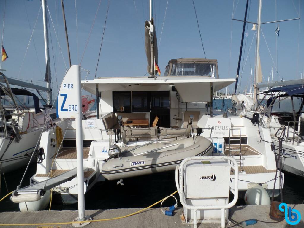 Fountaine Pajot Lucia 40, Servus