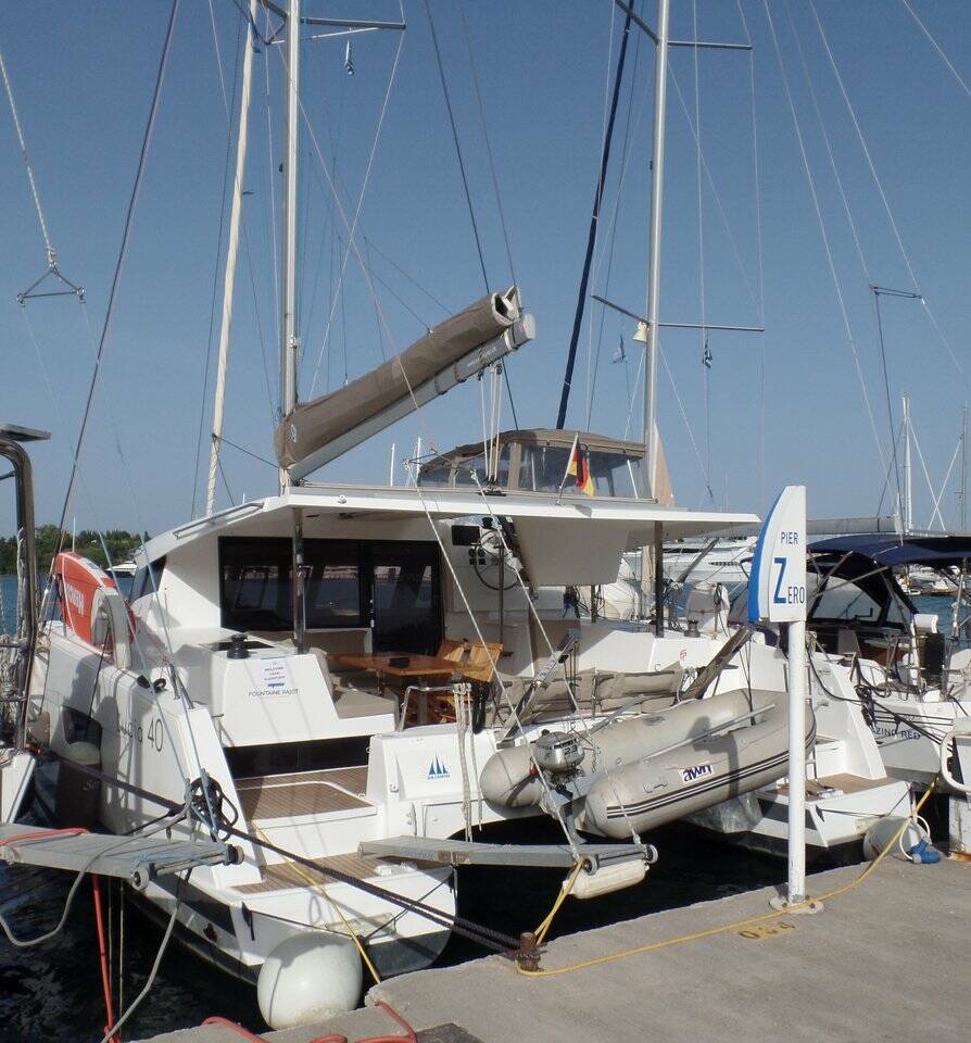 Fountaine Pajot Lucia 40, Servus